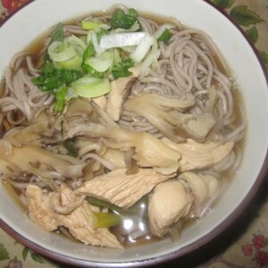 温か麺の季節です♪　「舞茸かしわ蕎麦」